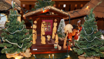Groot assortiment Kerstspullen te koop in de Vincentiuskerk