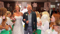 Onderwijzersechtpaar trouwt in De Springplank