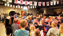 Sinterklaasbezoek aan voetbaljeugd van RKAV Volendam