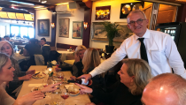 Wijn- & Spijswandeling langs zes restaurants in Volendam