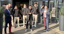 Jan Smit en spelers FC Volendam heropenen Montèl Purmerend