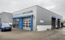 AutoWaspark Adrie Jonk wast verlengde- en verhoogde bedrijfsbussen