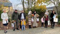 Negen nieuwe Nederlanders na naturalisatieceremonie in Volendam