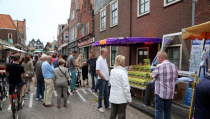 Braderiemarkt druk bezocht op de Volendammerdag