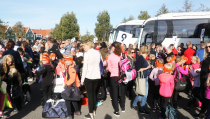Nemassdeboer/Regiobank schaatsmutsen voor 257 kinderen