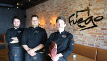 Twee ervaren Engelse koks erbij in Fuego Bar & Grill